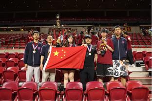 大批中国球迷已赶赴马尼拉 今晚这里是中国男篮的主场！